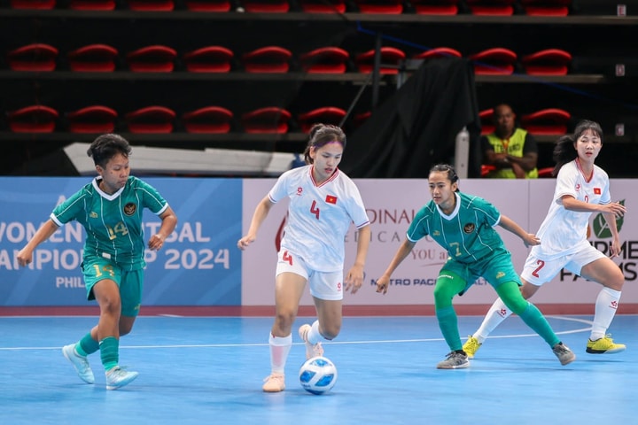 Thắng đậm Indonesia, tuyển futsal nữ Việt Nam đặt 1 chân vào chung kết Đông Nam Á