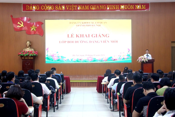 Bồi dưỡng lý luận cho 176 đảng viên mới thuộc Đảng bộ Khối các cơ quan TP Hà Nội