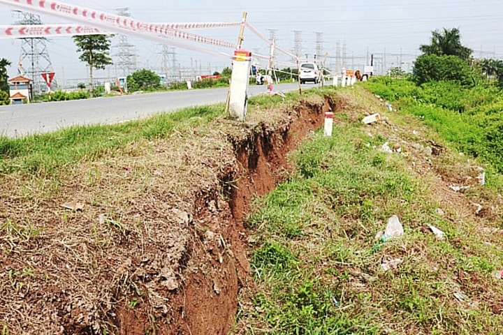 Hà Nội công bố tình huống khẩn cấp sạt lở mái đê hữu Đáy trên địa bàn Quốc Oai