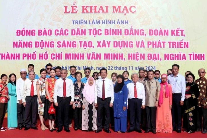 Khai mạc Triển lãm ảnh đồng bào các dân tộc thành phố Hồ Chí Minh