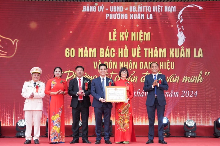 Phường Xuân La (quận Tây Hồ) đón nhận danh hiệu “Phường đạt chuẩn Đô thị văn minh”