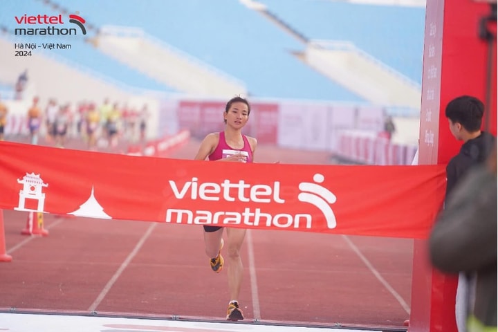 Nguyễn Thị Oanh phá kỷ lục quốc gia tại Viettel Marathon Hà Nội 2024