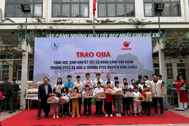 Hội Cứu trợ trẻ em khuyết tật Hà Nội tặng quà 500 học sinh khuyết tật