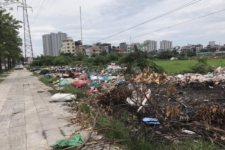 "Điểm đen" rác thải trên đường Nguyễn Xiển