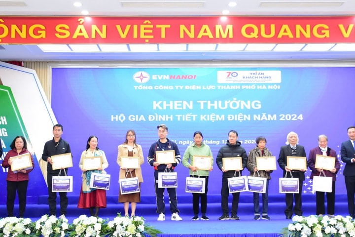 Tri ân khách hàng sử dụng điện tại Hà Nội