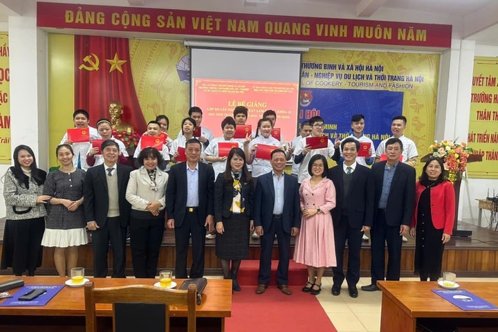 34 học sinh khuyết tật tốt nghiệp khóa Sơ cấp nghề kỹ thuật làm bánh