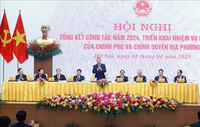 Hội nghị tổng kết công tác năm 2024, triển khai nhiệm vụ năm 2025 của Chính phủ và chính quyền địa phương