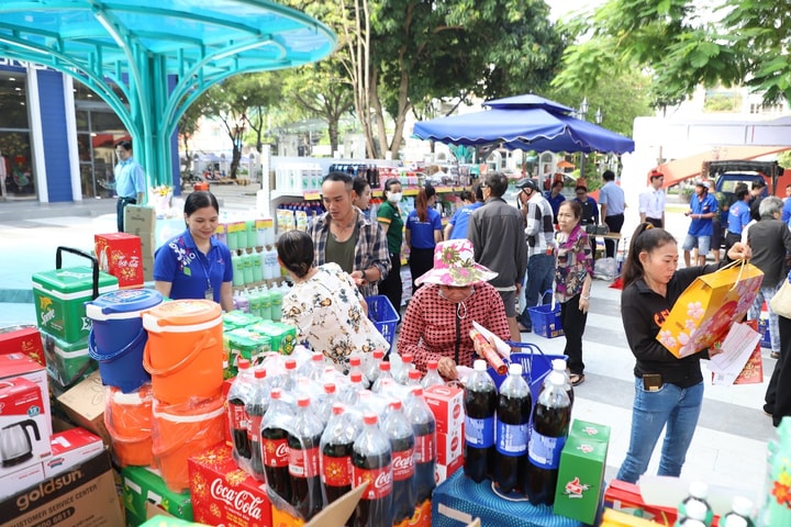 TP Hồ Chí Minh: Hơn 200.000 suất quà chăm lo Tết Ất Tỵ 2025