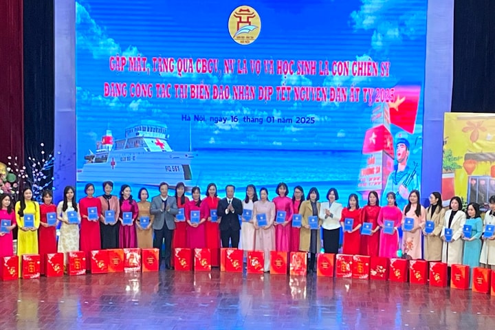 “Tết sum vầy” với nhà giáo, học sinh Hà Nội