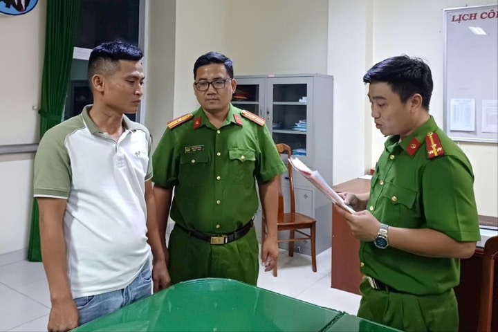 TP Hồ Chí Minh: Bắt chủ lò luyện nhôm đổ hơn 100 tấn tro, xỉ nhôm ra môi trường