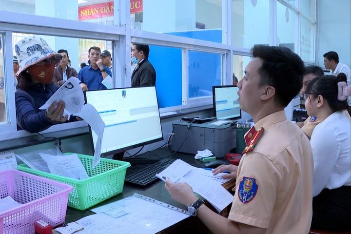 Ngành Công an thực hiện nhanh chóng các công việc mới, phục vụ người dân