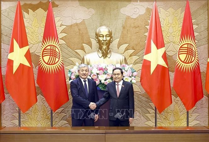 Chủ tịch Quốc hội Trần Thanh Mẫn hội kiến Thủ tướng Cộng hòa Kyrgyzstan Adylbek Kasimalyev