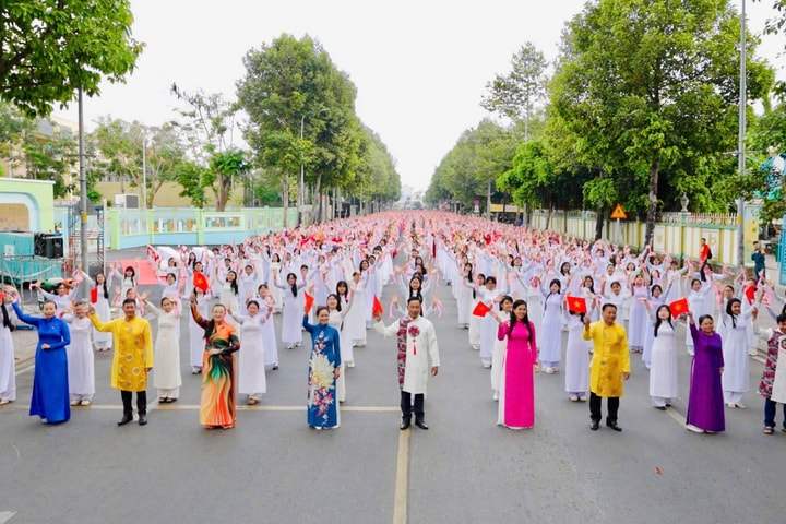 TP Hồ Chí Minh: Hơn 50.000 người tham gia chương trình “Đồng diễn dân vũ với áo dài”