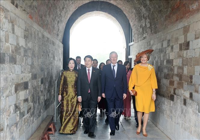 Chủ tịch nước Lương Cường và Nhà vua Bỉ Philippe tham quan Hoàng thành Thăng Long