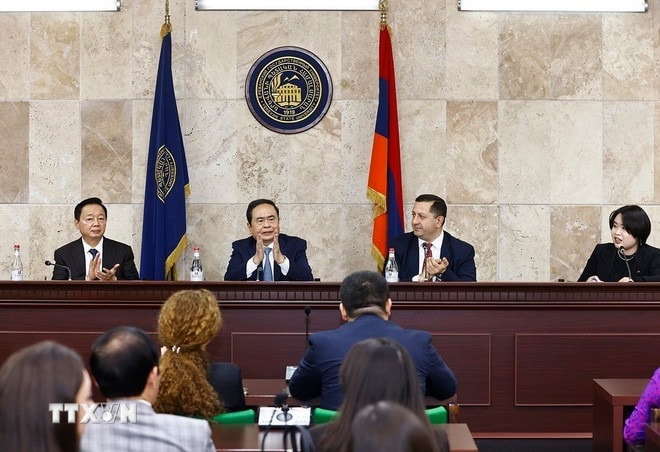 Chủ tịch Quốc hội Trần Thanh Mẫn thăm Đại học Tổng hợp Quốc gia Yerevan