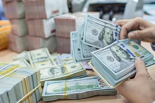 Tăng mạnh giá chiều bán, tỷ giá USD tự do vượt mốc 26.000 VND/USD