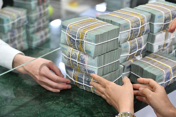 Giao dịch liên ngân hàng bằng VND tăng, bằng USD giảm