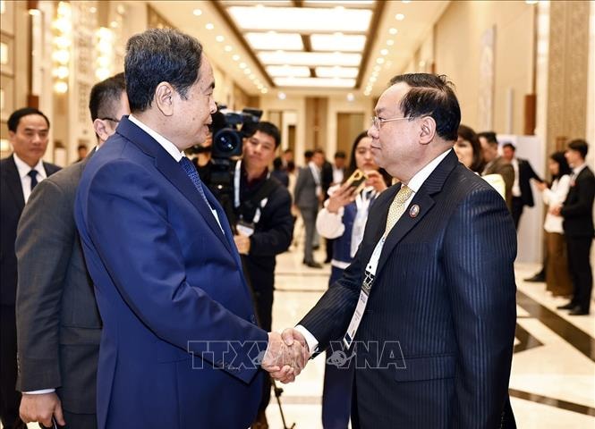 Chủ tịch Quốc hội Trần Thanh Mẫn tiếp Chủ nhiệm Ủy ban Đối ngoại Quốc hội Lào