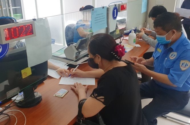Hà Nội đẩy mạnh chi trả lương hưu qua thanh toán không dùng tiền mặt