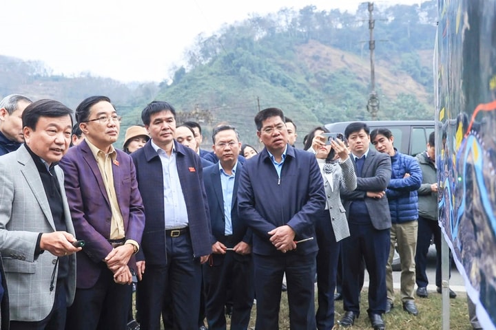Bài 2: “Pháo lệnh” chấn hưng vận tải đường sắt
