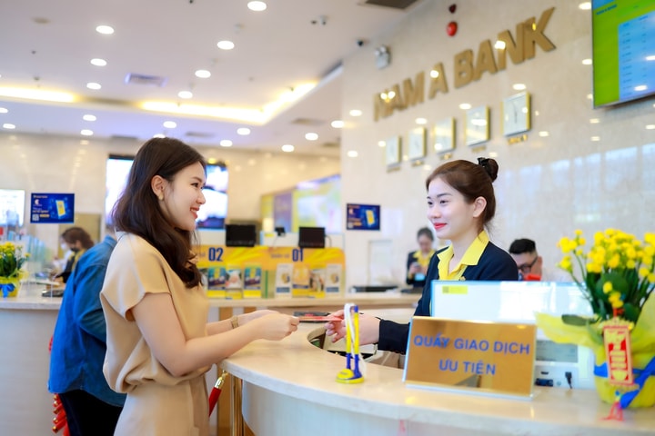 Lãi suất huy động tiền gửi tại ngân hàng thương mại tiếp tục giảm