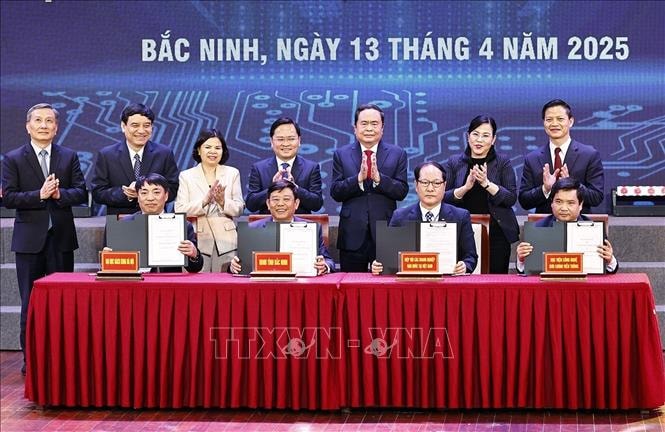 Chủ tịch Quốc hội Trần Thanh Mẫn: Bắc Ninh cần đẩy mạnh phát triển hạ tầng số, nền tảng số đồng bộ, hiện đại