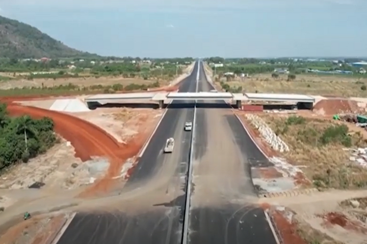 Ngắm 19,5km cao tốc đầu tiên của tỉnh Bà Rịa - Vũng Tàu trước ngày thông xe kỹ thuật