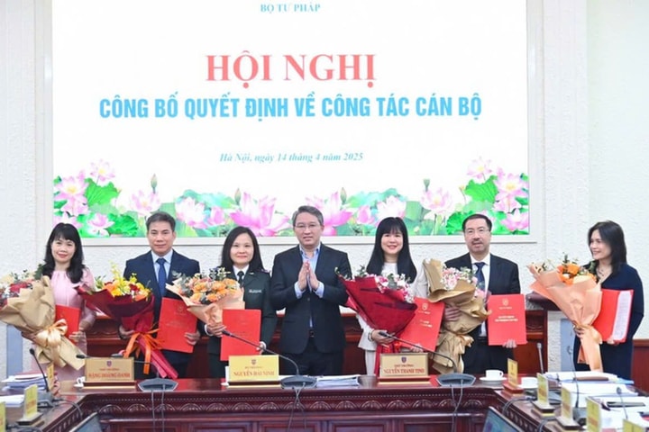 Bộ Tư pháp công bố quyết định điều động, bổ nhiệm cán bộ