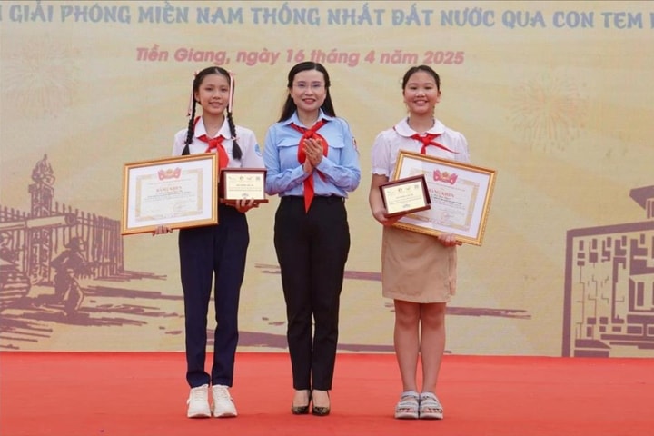 Học sinh Hà Nội giành giải Đặc biệt cuộc thi tìm hiểu tem bưu chính 50 năm Giải phóng miền Nam
