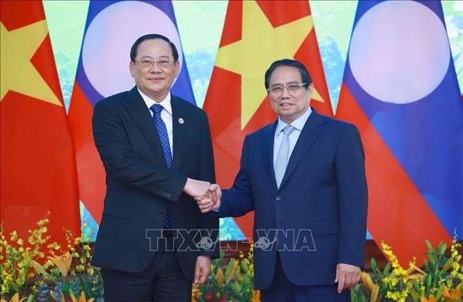 Thủ tướng Phạm Minh Chính gặp Thủ tướng Lào Sonexay Siphandone nhân Hội nghị thượng đỉnh P4G