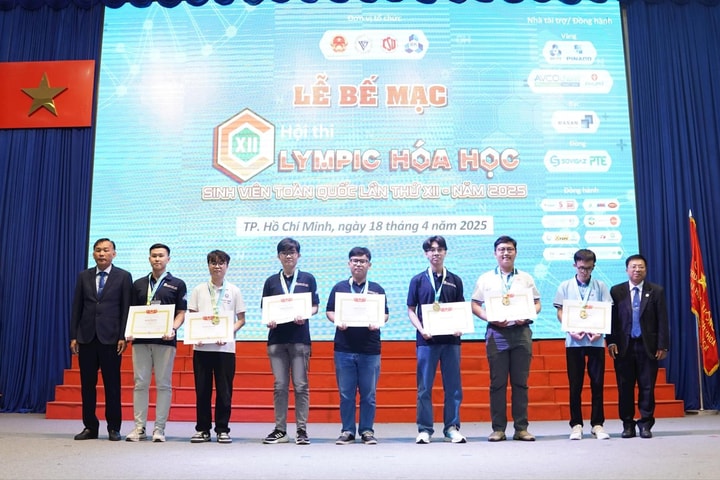 Trao giải Hội thi Olympic Hóa học sinh viên toàn quốc lần thứ XII năm 2025
