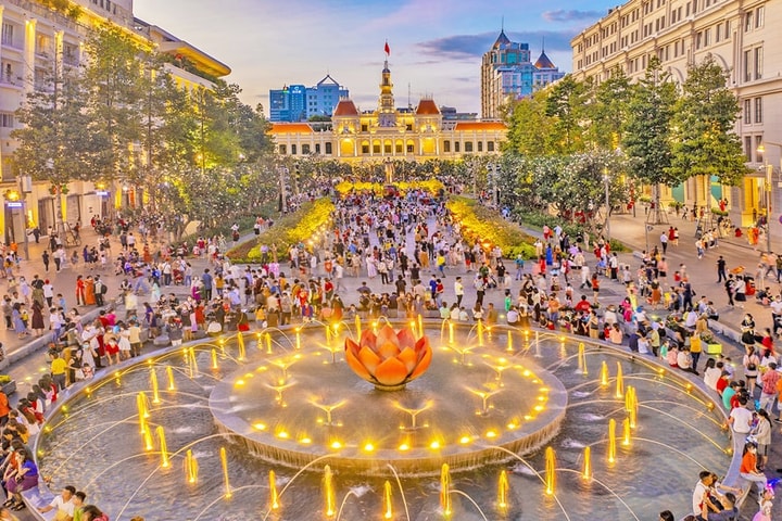 Thành phố Hồ Chí Minh sau hợp nhất rộng 6.772,59 km2, quy mô dân số 13.706.632 người