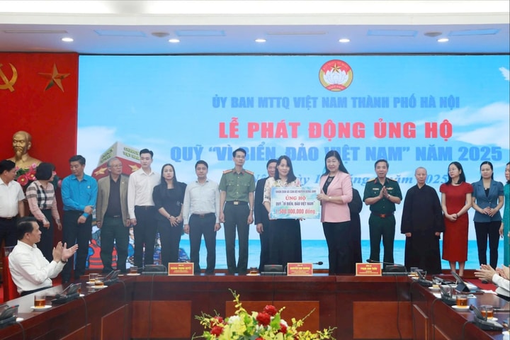 Nhân dân Hà Nội ủng hộ hơn 40 tỷ đồng về Quỹ “Vì biển, đảo Việt Nam” năm 2025