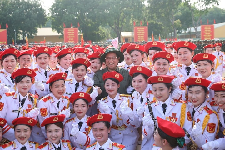 Thủ tướng Phạm Minh Chính động viên các lực lượng tham gia diễu binh, diễu hành