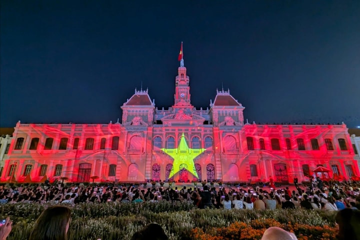 TP Hồ Chí Minh: Mãn nhãn chương trình nghệ thuật 3D Mapping và pháo hoa
