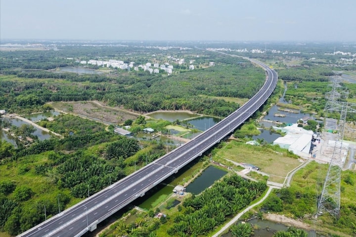 Thông xe kỹ thuật hơn 21km thuộc dự án cao tốc Bến Lức - Long Thành