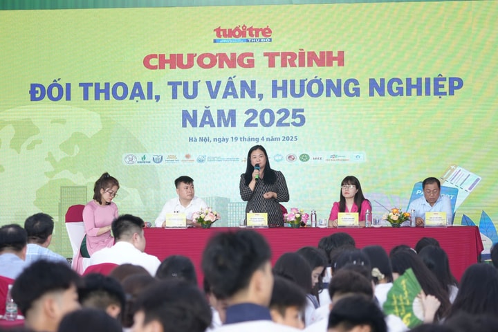 Tư vấn hướng nghiệp cho hơn 2.000 học sinh