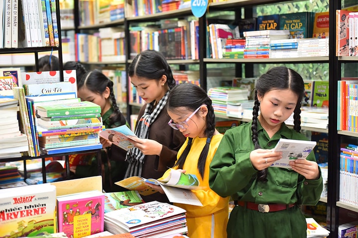 Cùng sách bước vào kỷ nguyên vươn mình của dân tộc