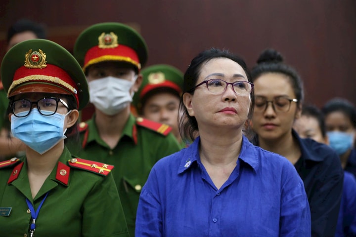 Bị cáo Trương Mỹ Lan được giảm án từ chung thân xuống 20 năm tù ở tội “Lừa đảo”