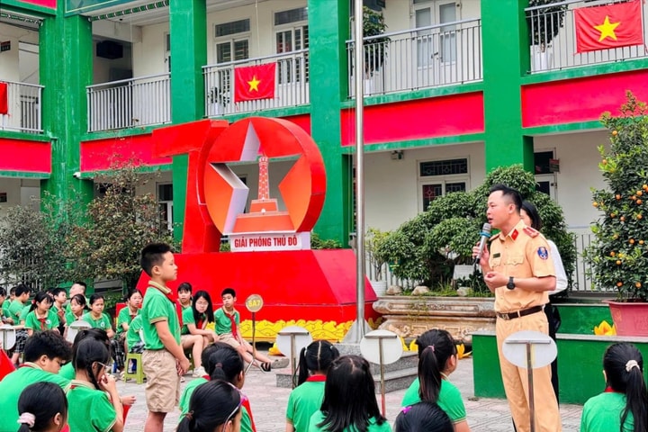 Phổ biến kiến thức an toàn giao thông đến hơn 4.400 học sinh các cấp