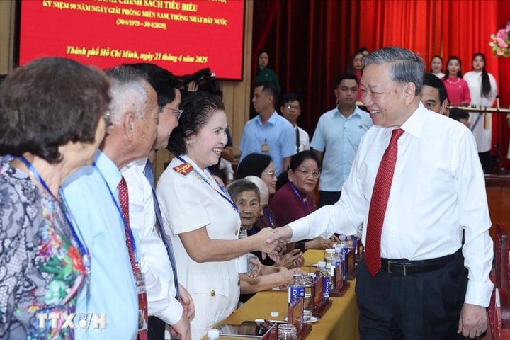 Tổng Bí thư gặp mặt cán bộ lão thành cách mạng, người có công tiêu biểu