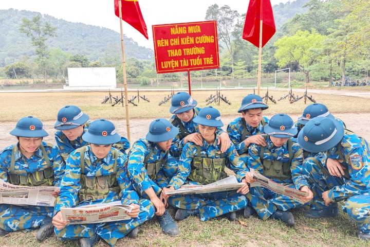 Tiểu đoàn Huấn luyện chiến sĩ mới hưởng ứng Ngày Sách và văn hóa đọc