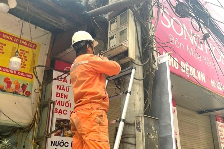 Hà Nội sẽ ngừng dịch vụ điện, nước công trình không phép, trái phép