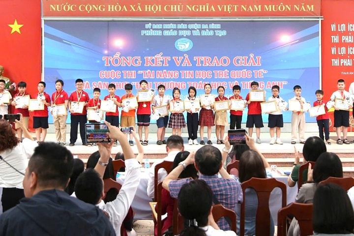 Quận Ba Đình tuyên dương 141 học sinh tiêu biểu