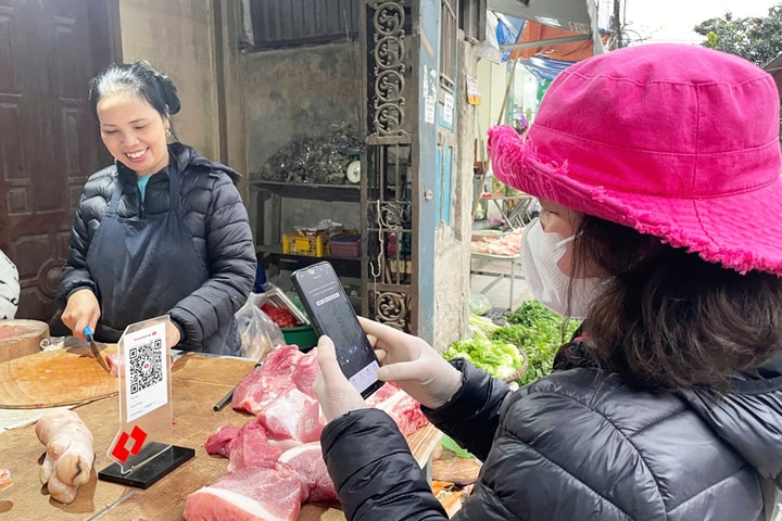 Mê Linh đẩy mạnh không dùng tiền mặt tại chợ dân sinh