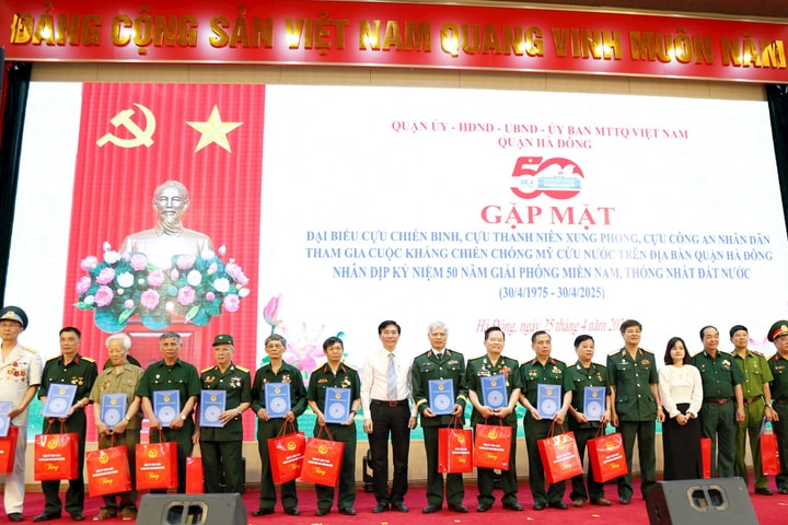Quận Hà Đông gặp mặt cựu chiến binh tham gia Chiến dịch Hồ Chí Minh