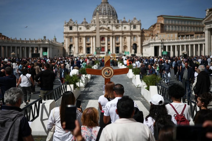 Hơn 250.000 người tới viếng Giáo Hoàng Francis tại Vatican
