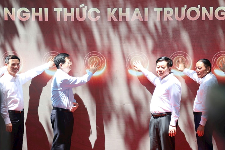 Khai trương Trung tâm Báo chí phục vụ lễ kỷ niệm 50 năm thống nhất đất nước