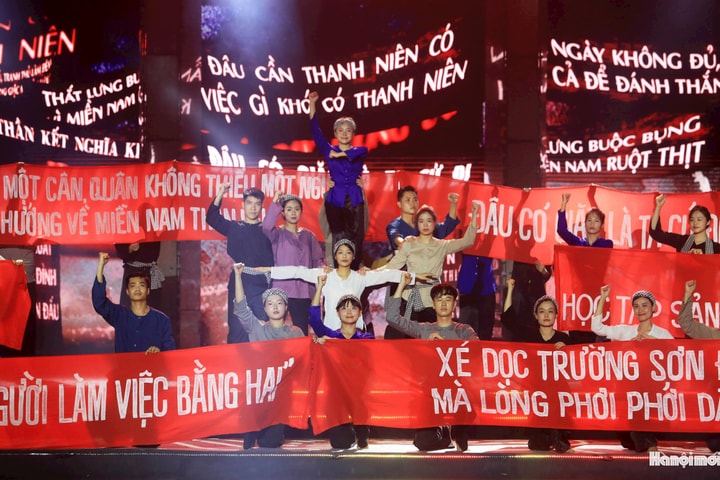 "Vang mãi khúc khải hoàn" - khúc tráng ca tự hào về hòa bình, độc lập, thống nhất đất nước