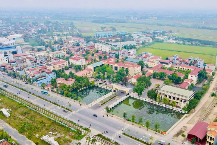 Phú Xuyên: Chủ tịch UBND thị trấn Phú Xuyên, xã Hồng Thái bị tạm đình chỉ công tác để tập trung xử lý các vi phạm trong lĩnh vực đất đai